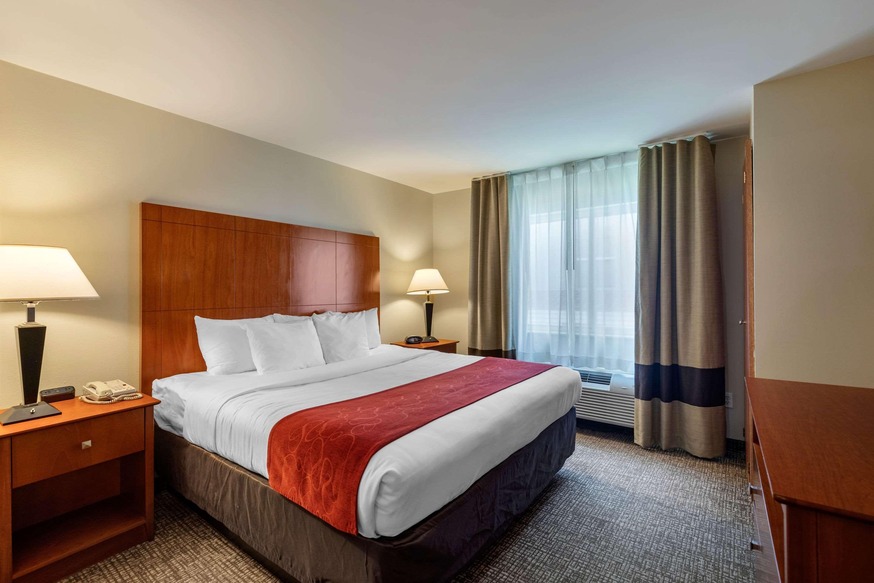 Comfort Suites North Dallas Exterior photo