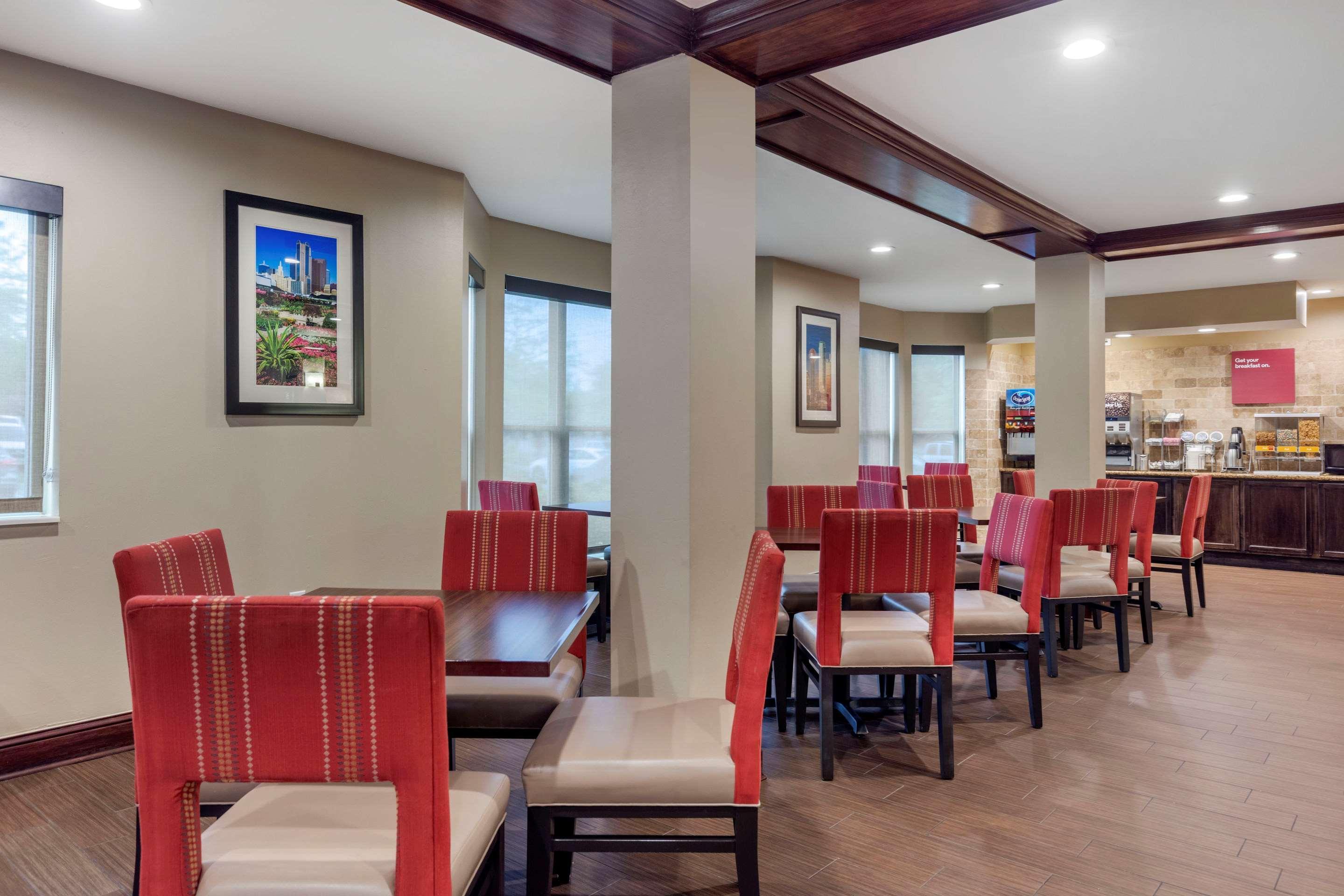 Comfort Suites North Dallas Exterior photo