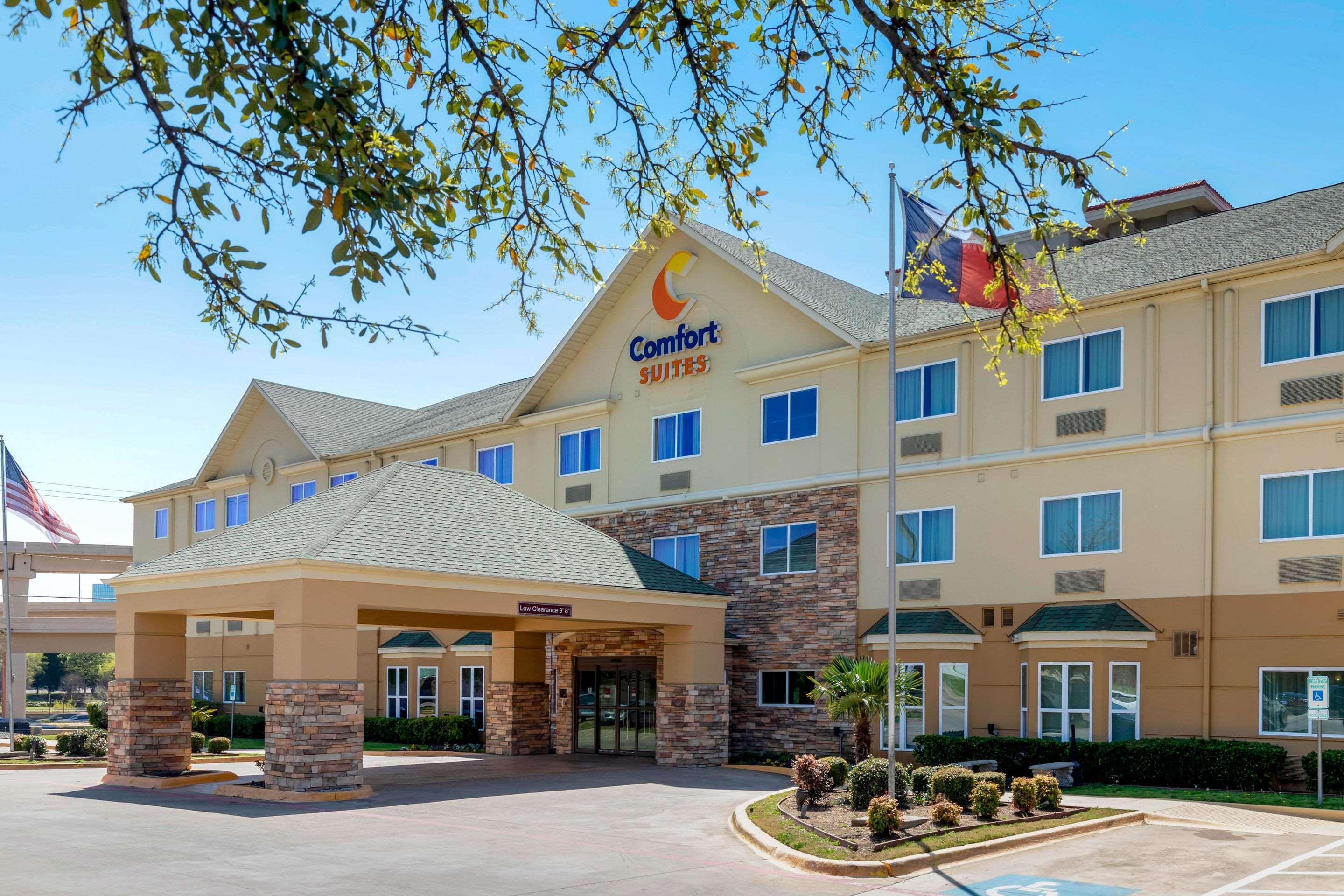 Comfort Suites North Dallas Exterior photo